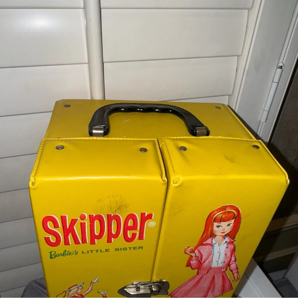 Barbie Skipper Yellow‎ Carrying Case